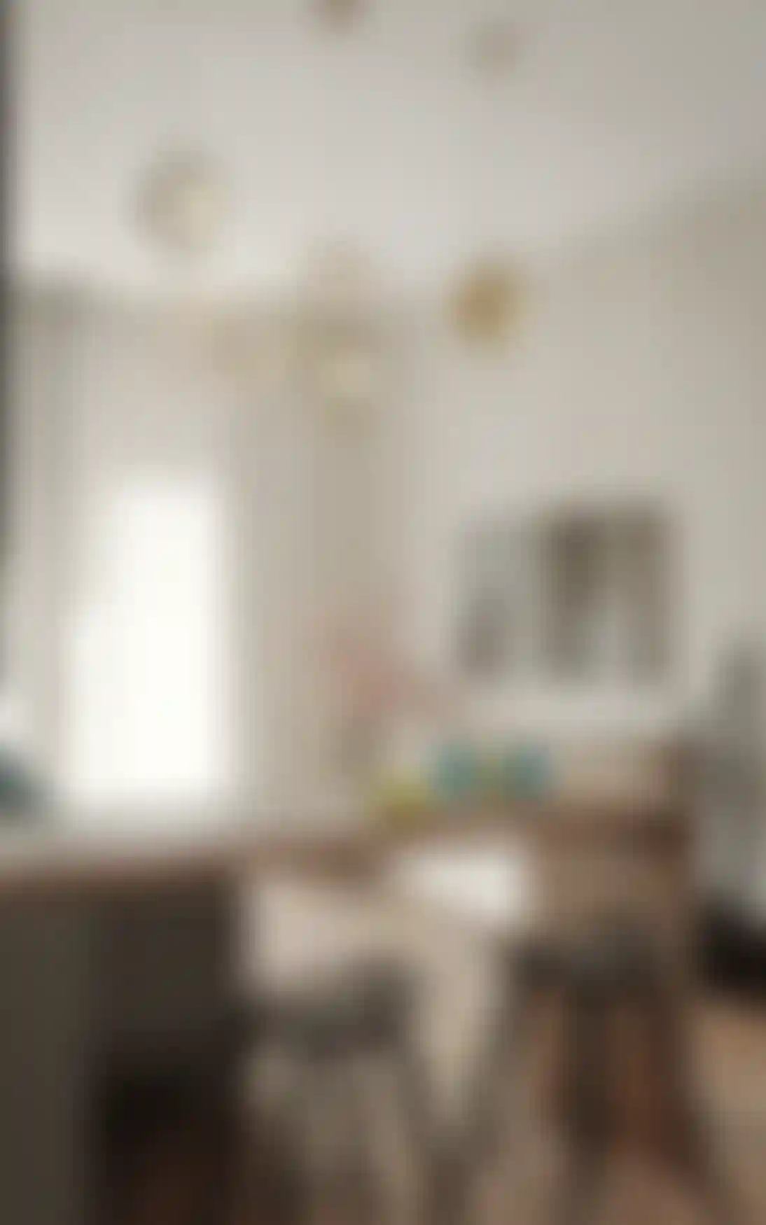 <b>Современный минимализм.</b> Лаконичный интерьер в сдержанной серо-белой палитре отражает последние тренды минимализма.